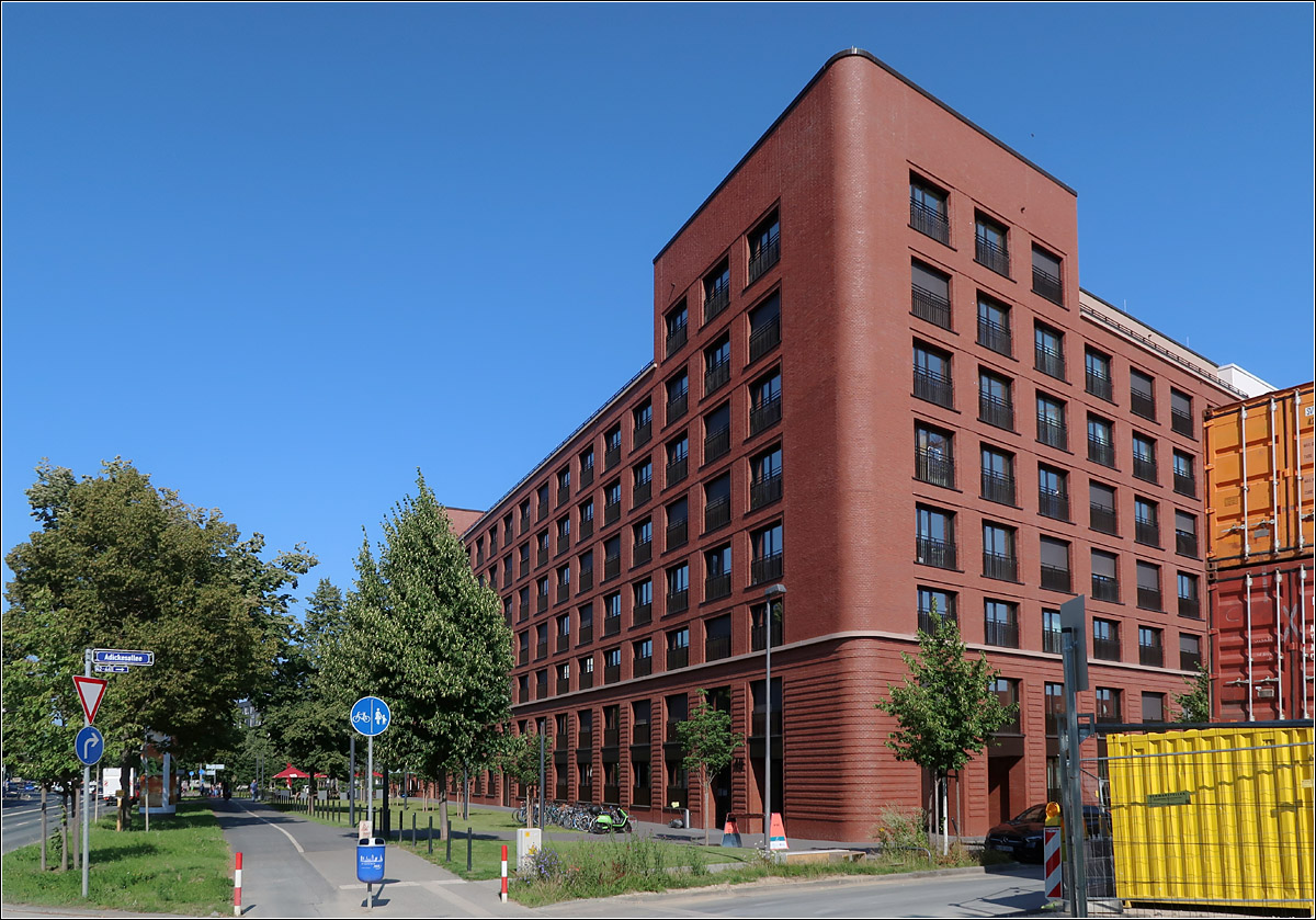Studentenwohnheim Adickesallee -

... in Frankfurt am Main. Fertigstellung: 2016. Geplant von Stefan Forster Architekten aus Frankfurt.

21.07.21 (M)