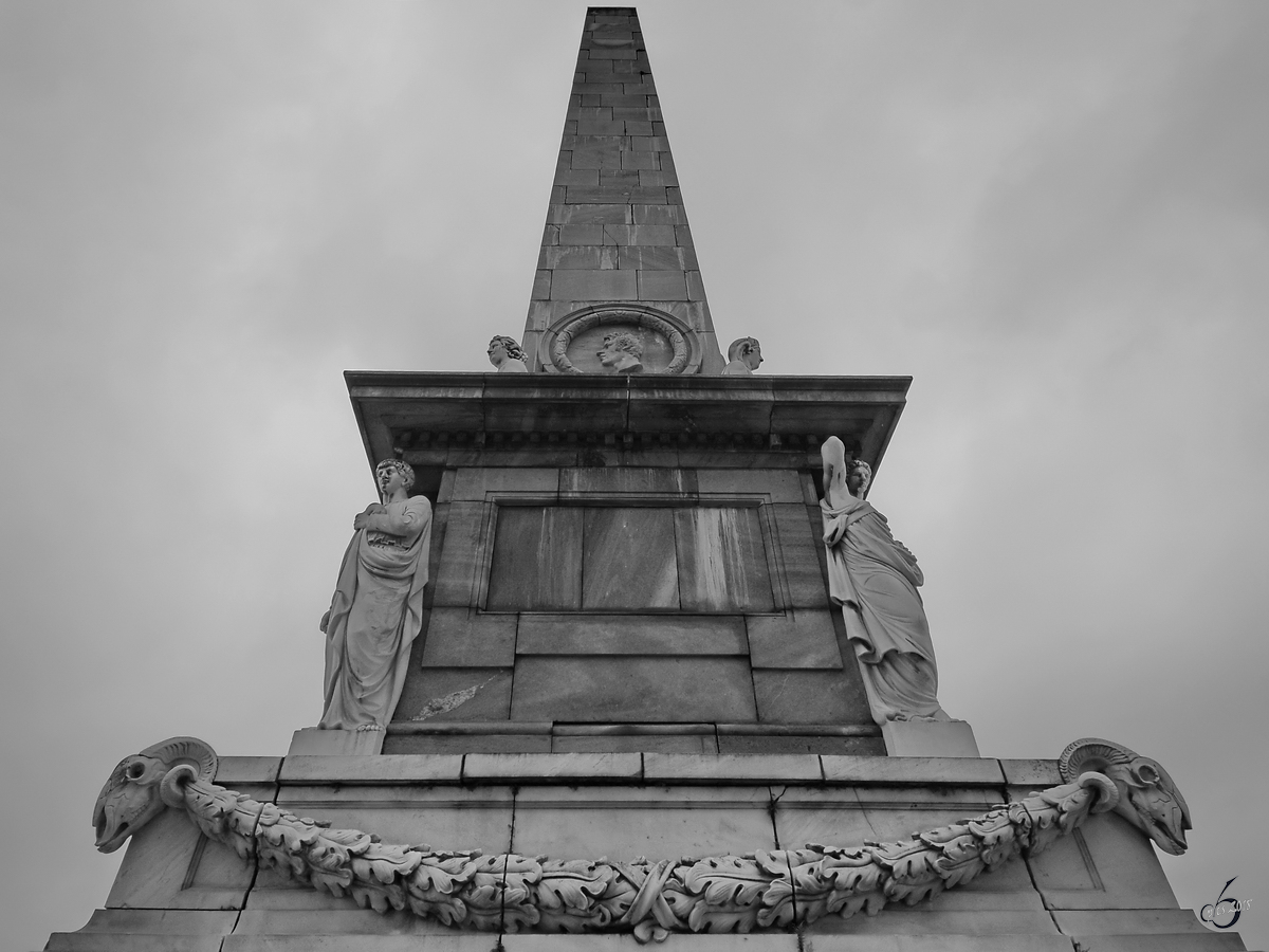 Sdseite des Obelisken auf dem Alten Mark. (Potsdam, Oktober 2013)