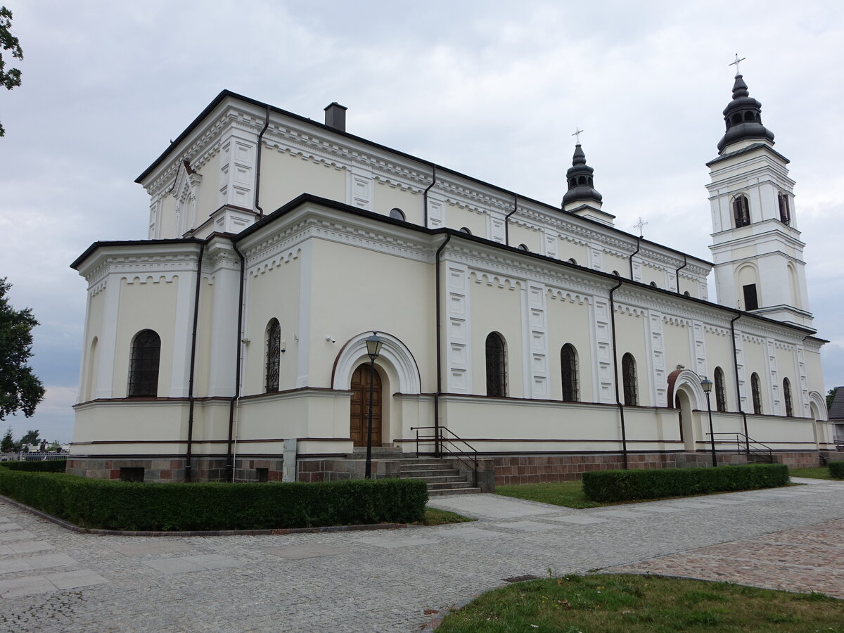 Suwalki, Pfarrkirche St. Peter und Paul, erbaut bis 1900 als Kirche der 5. Schtzenbrigade (04.08.2021)