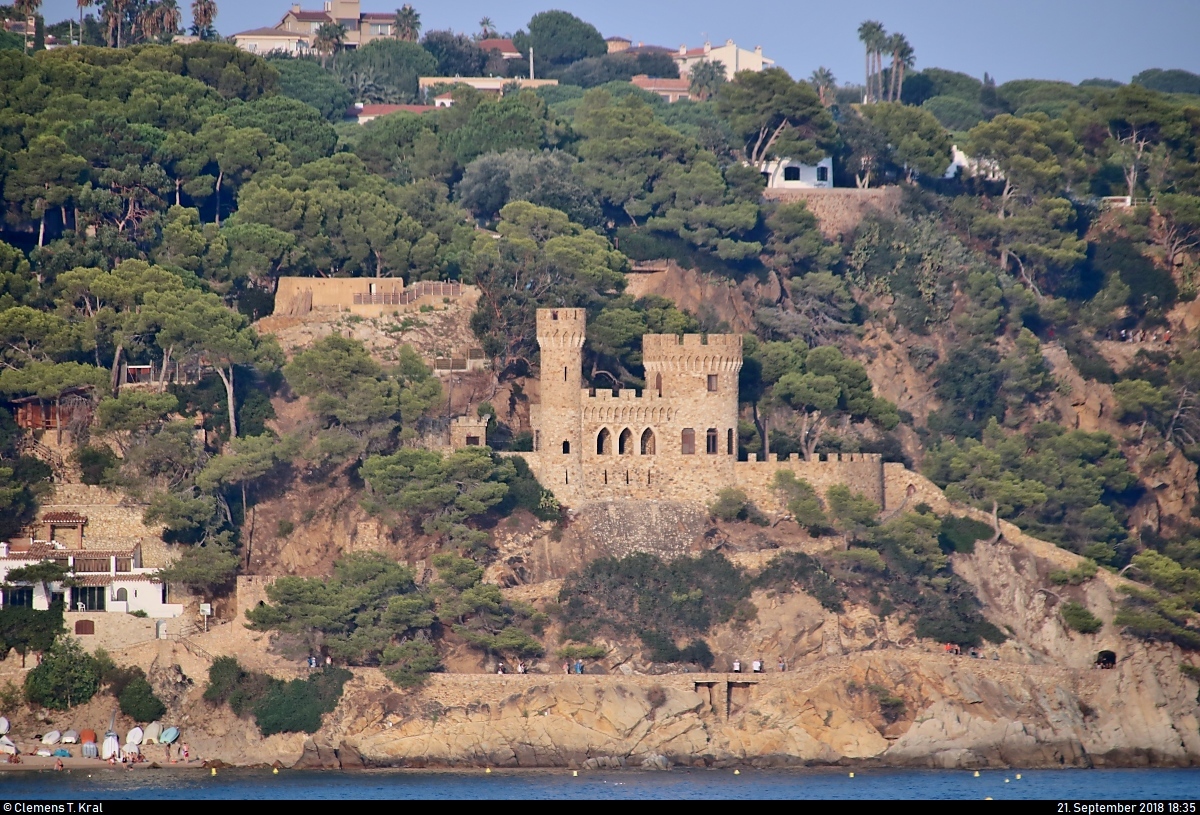 Tele-Blick auf das Castell d'en Plaja am Mittelmeer (Costa Brava) in Lloret de Mar (E).
[21.9.2018 | 18:35 Uhr]