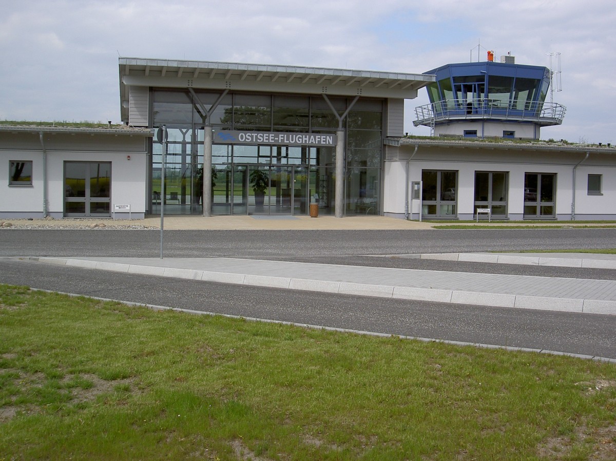 Terminal und Tower des Ostseeflughafen Stralsund-Barth (19.05.2012)