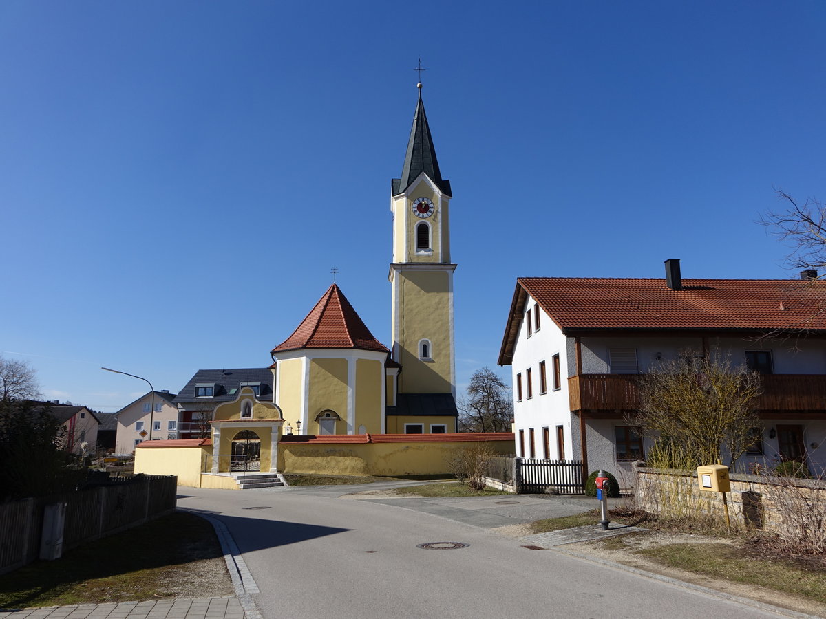 Thann, Katholische Kirche St. Johann Evangelist, Ende 17. Jahrhundert erbaut (12.03.2017)