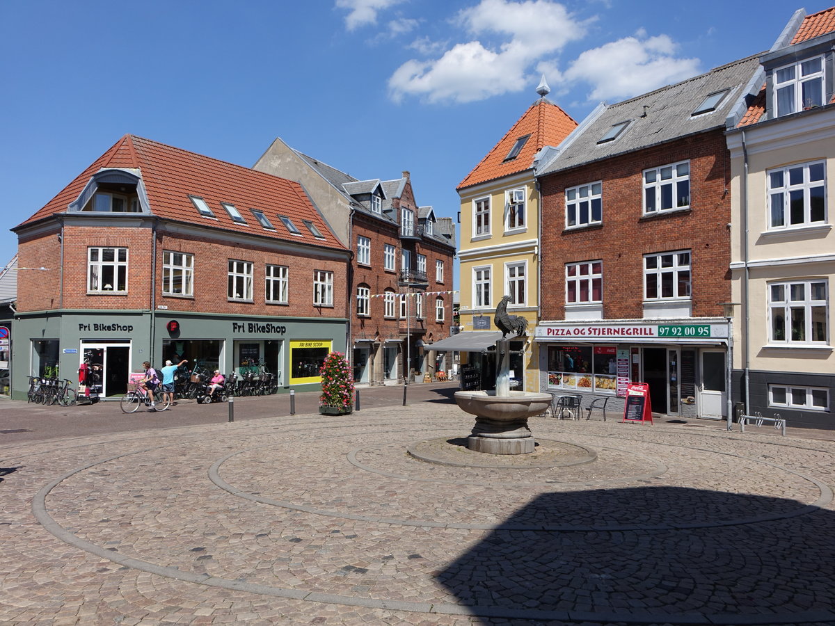 Thisted, kleiner Brunnen am Lille Torv in der Altstadt (08.06.2018)