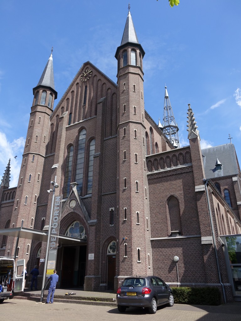 Tilburg, ehem. Pfarrkirche an der Hasseltstraat, heute Sozialzentrum (01.05.2015)