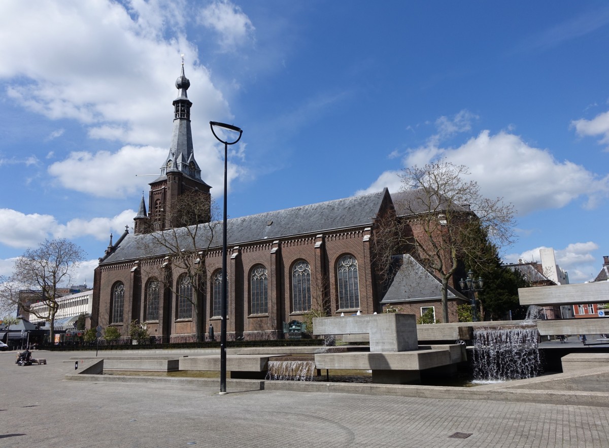 Tilburg, St. Dionysius Kirche, erbaut von 1826 bis 1829 durch Architekt J. Backx (01.05.2015)
