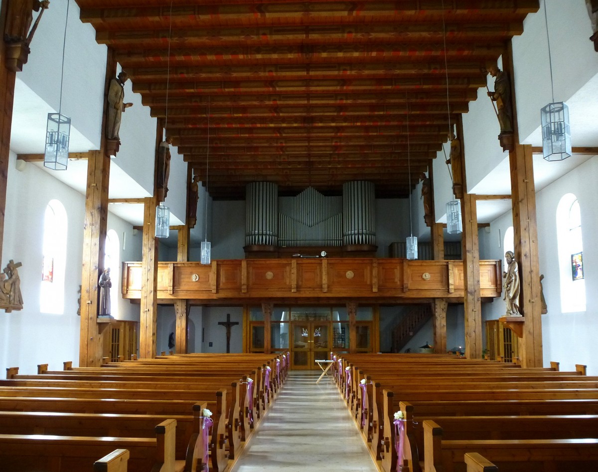 Titisee/Schwarzwald, Blick zur Orgelempore in der Kirche  Christknig , Juni 2014