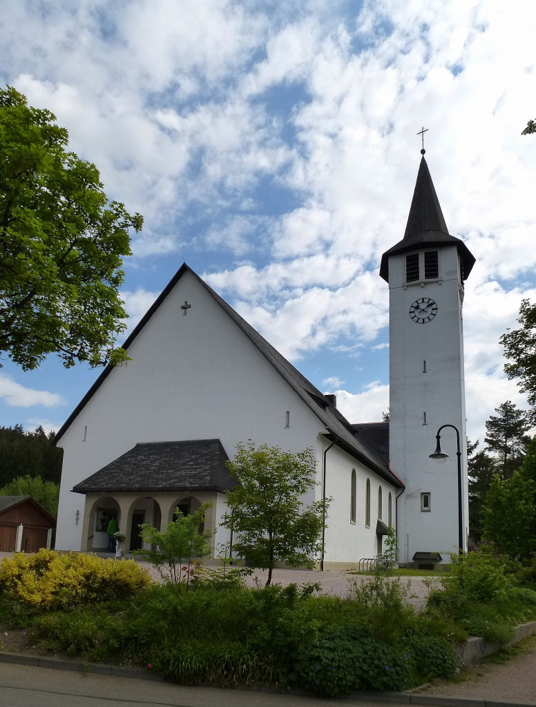 Titisee/Schwarzwald, die Grundsteinlegung zur katholischen Kirche  Christknig  war 1936, Juni 2014