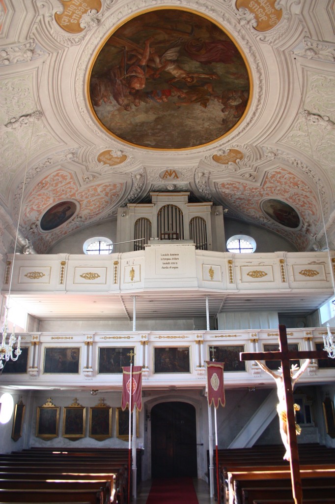 Tdtenried, Orgelempore und Deckengemlde der Pfarrkirche St. Katharina (19.10.2014)