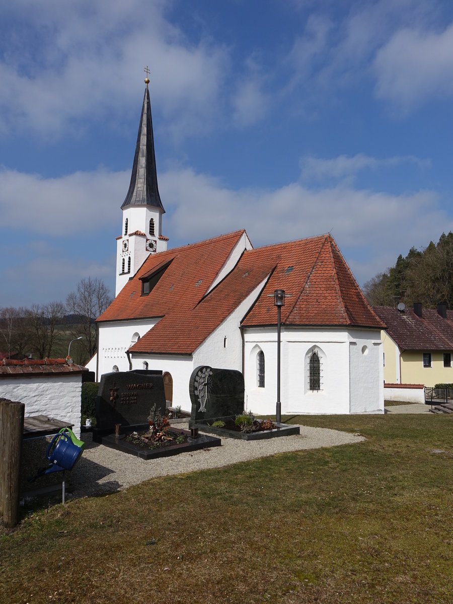 Tondorf, kath. St. Michael Kirche, Saalkirche mit Westturm, Langhaus und Turmunterbau frhgotisch, erbaut um 1300, Chor sptgotisch (20.03.2016)