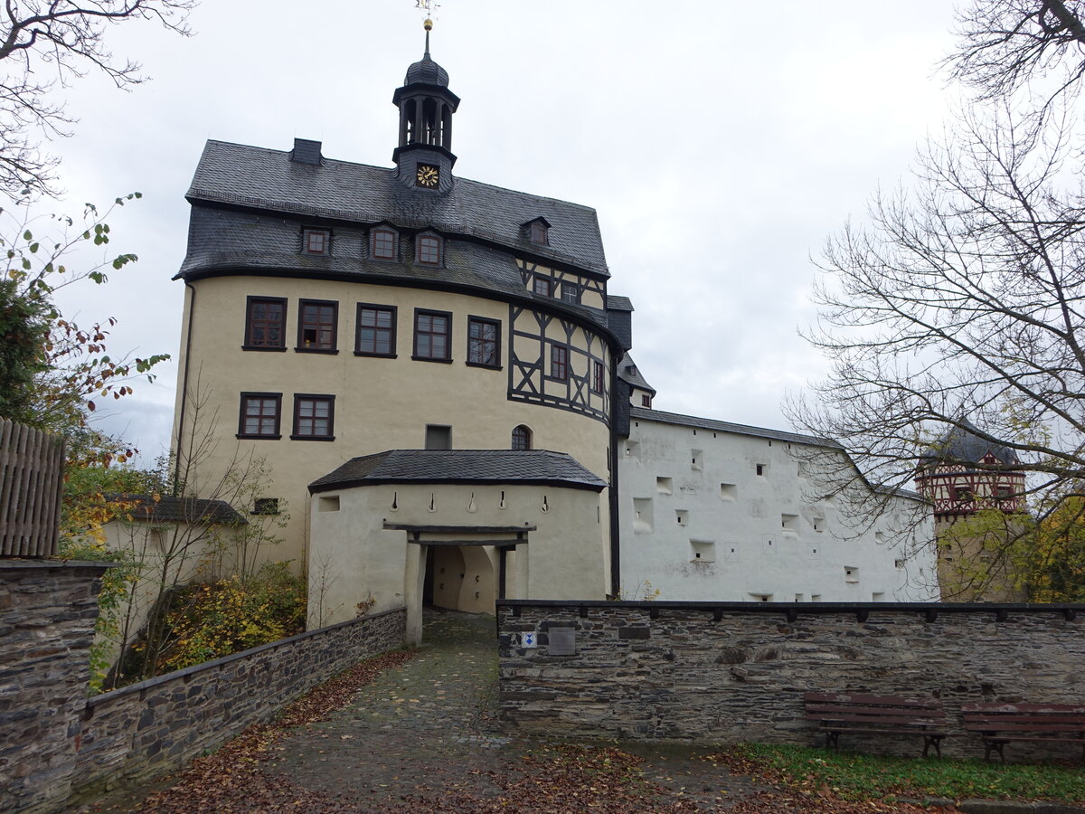 Torhaus von Schloss Burgk, erbaut ab 1403 durch Heinrich II. Reu von Burgk (18.10.2022)