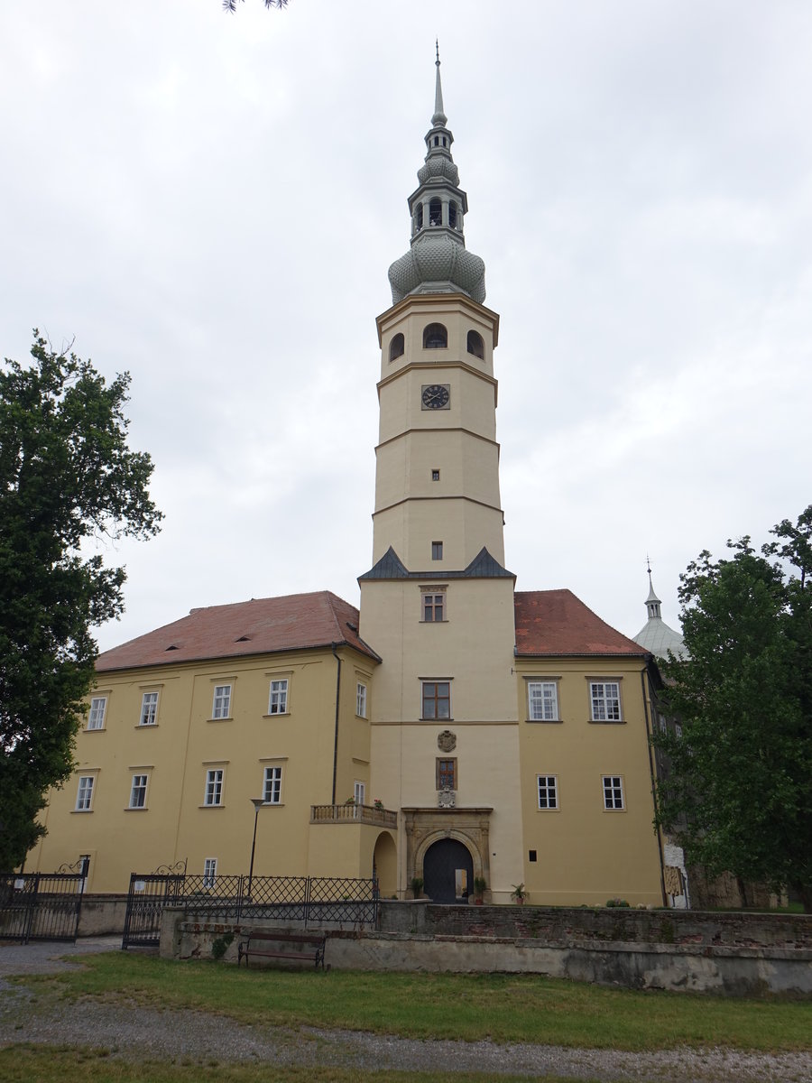 Tovacov / Tobitschau, 96 Meter hoher Schloturm des Renaissance Schloss (03.08.2020)