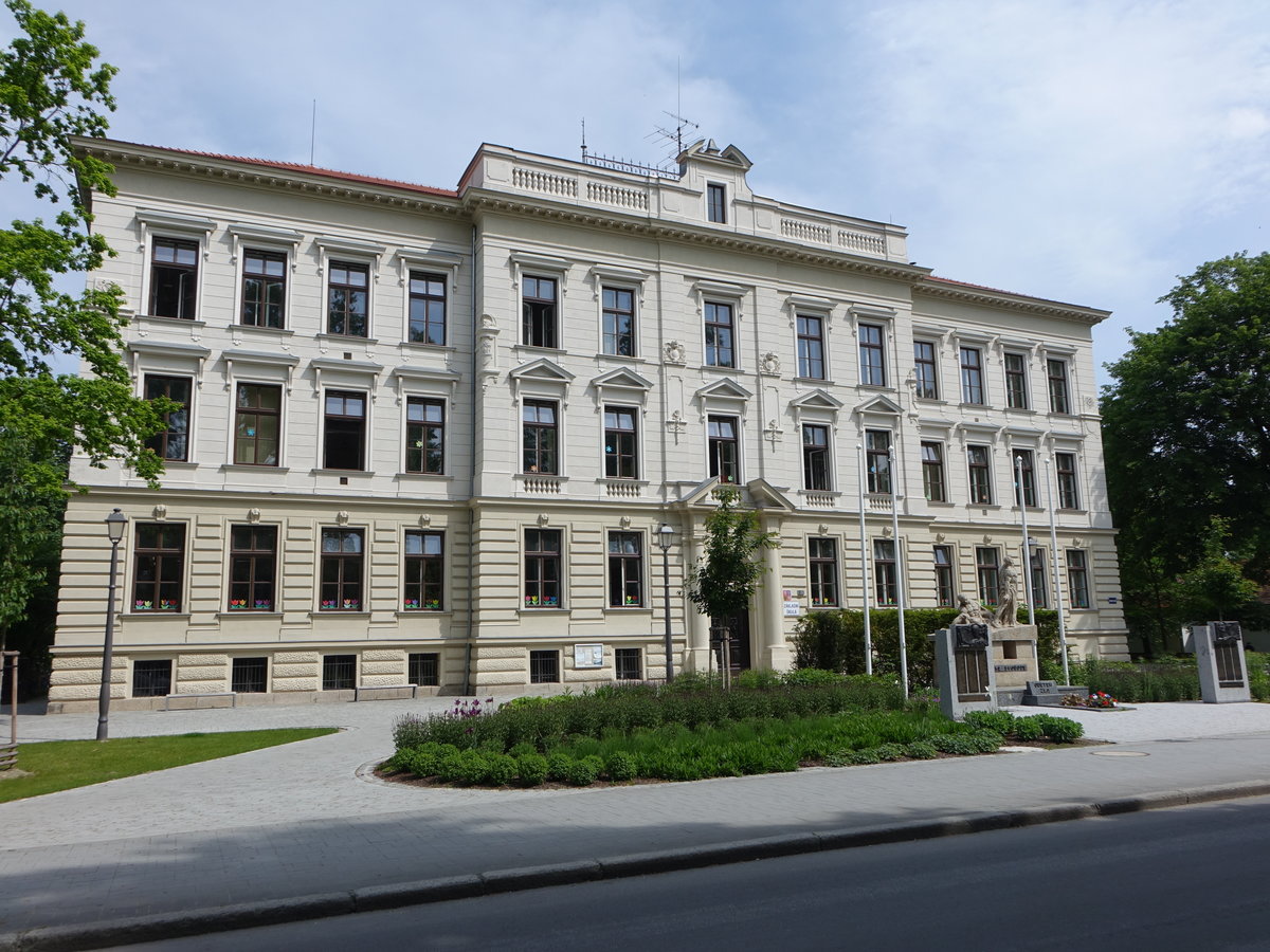 Trebon, Gebude der Zakladni Schule in der Sokolska Strae (27.05.2019)