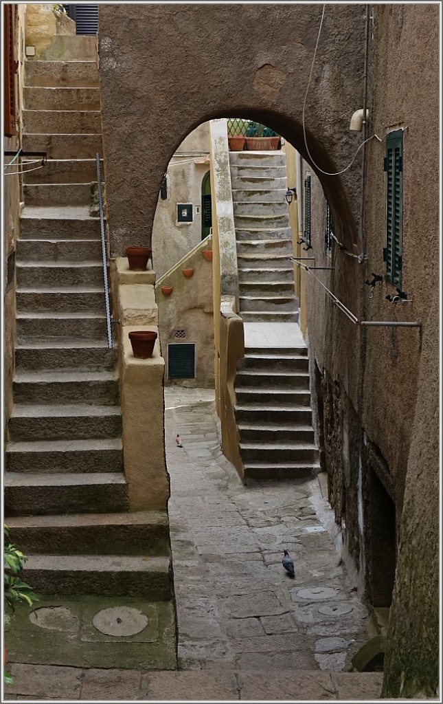 Treppen bestimmen das Strassenbild von Castello
(25.04.2015)