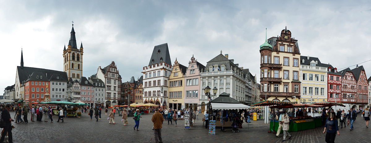 Trierer Hauptmarkt mit St. Gangolf (links) - 10.09.2014