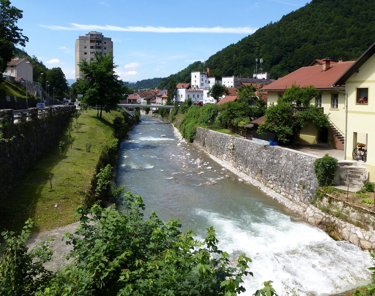 Trzic, die Bistrica durchfliet die Stadt, Juni 2016