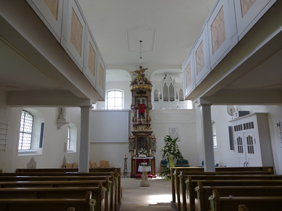 Trkheim, Innenraum der St. Vitus Kirche, saalartige Predigtkirche mit Kanzel und Altar an der Ostwand (10.05.2015)