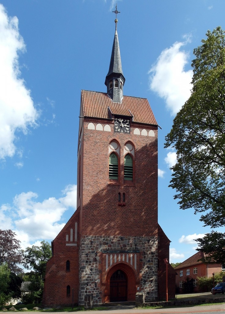Turm der Kirche St. Antonius von 1908; Bispingen (Lneburger Heide), August 2014
