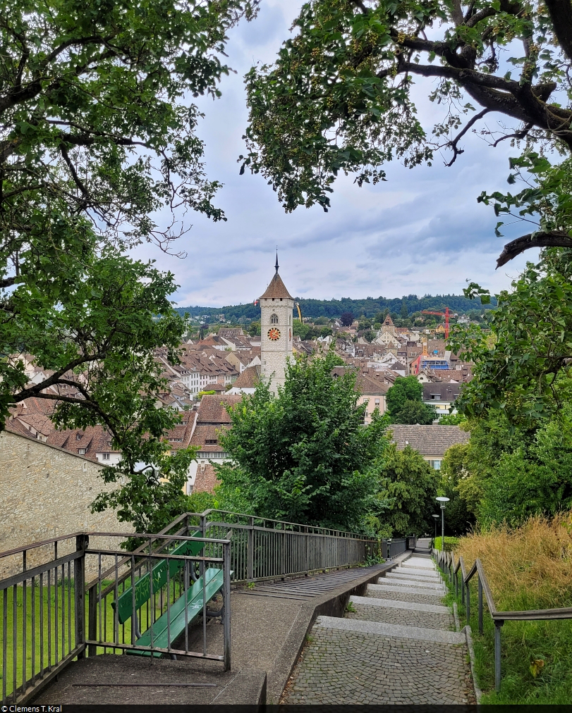 Turm mit grnem Rahmen: Sicht auf St. Johann am Hirschweg, der von der Festung Munot hinunter zur Altstadt von Schaffhausen (CH) fhrt.

🕓 28.7.2023 | 13:18 Uhr
