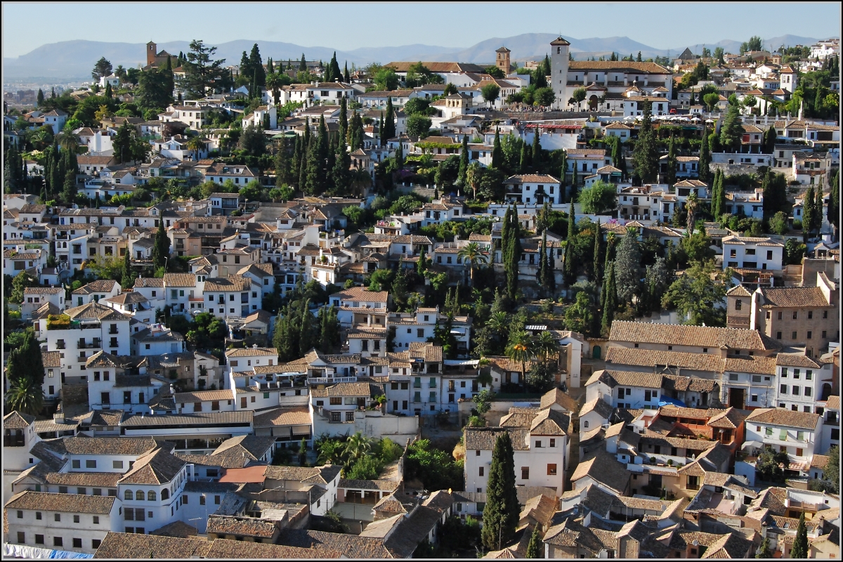 <U>Albaicn.</U>

Das maurische Viertel in Granada spiegelt die Farben von Himmel und Sonne wieder. Herbst 2010.