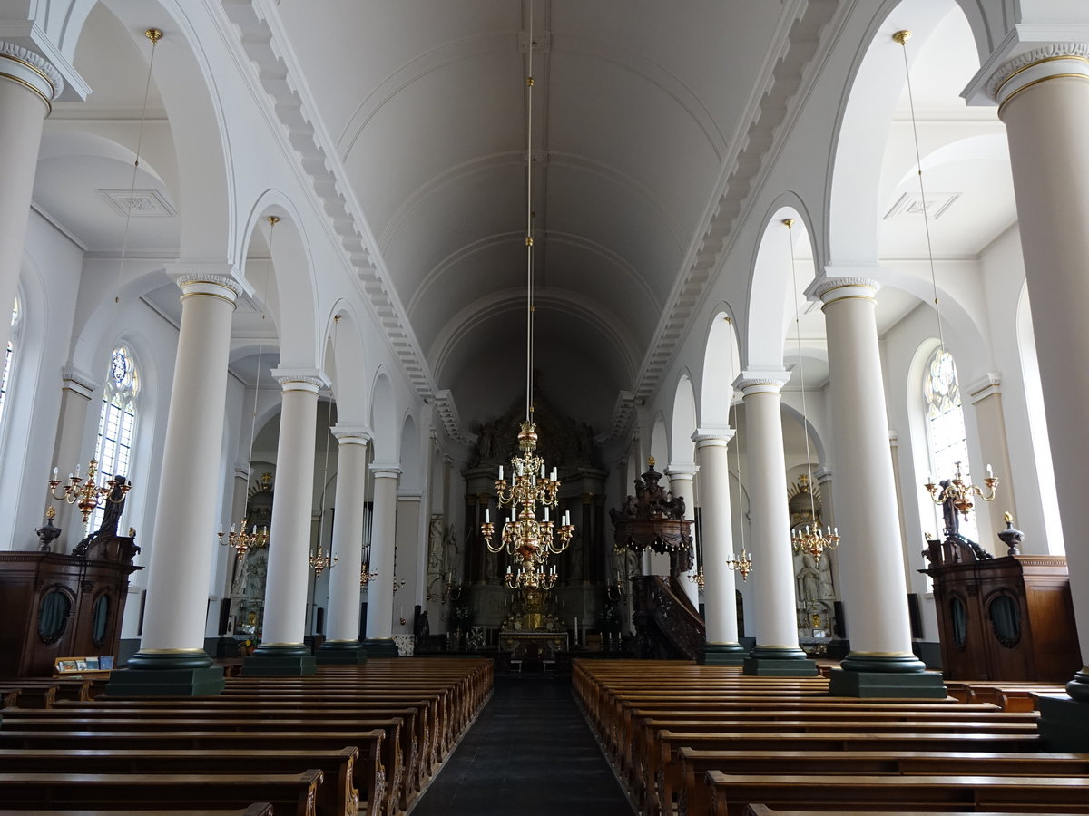 Udenhout, Innenraum der St. Lambertus Kirche (06.05.2016)