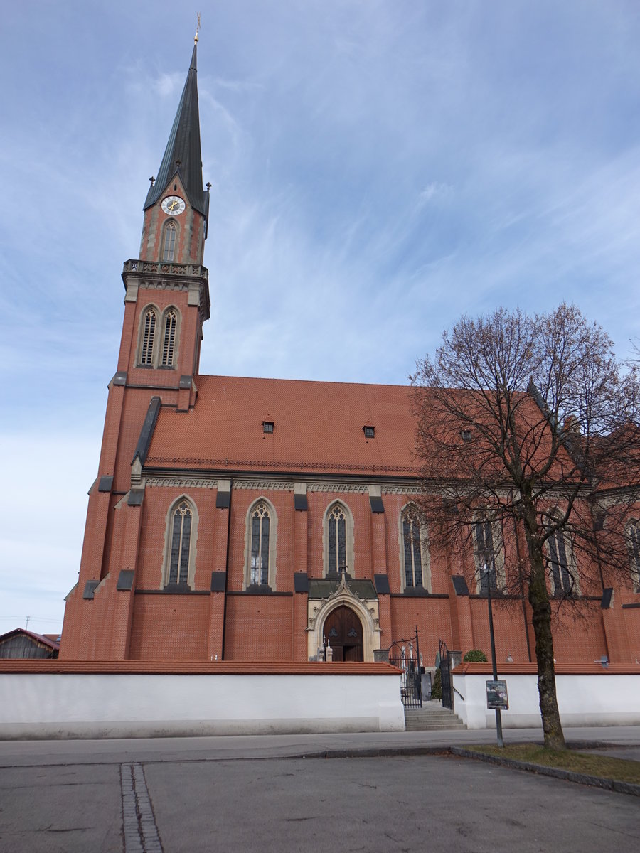 bersee, Katholische Pfarrkirche St. Nikolaus, stattlicher neugotischer Sichtziegelbau mit hohem Westturm und polygonalem, von Anbauten flankiertem Chor, erbaut von 1902 bis 1904 von Josef Elsner sen. (26.02.2017)