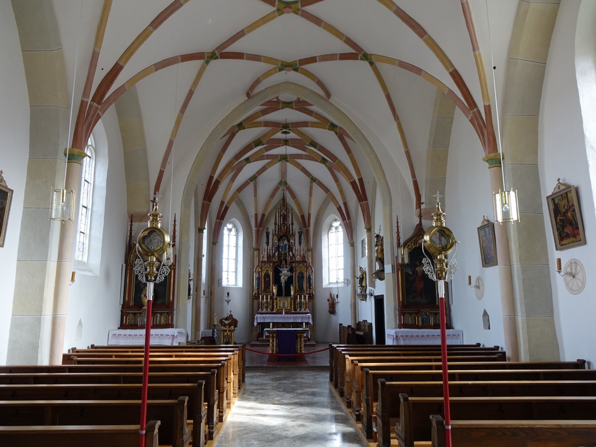 Unterneukirchen, gotischer Innenraum der St. Johannes Kirche (14.02.2016)