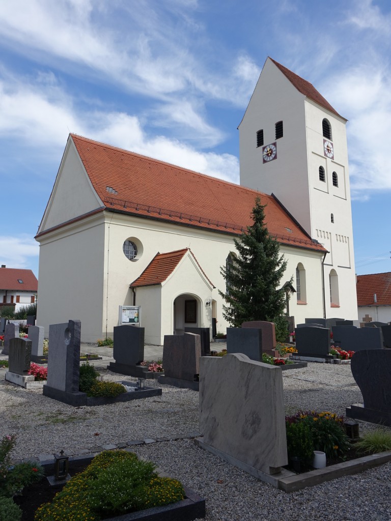 Unterschweinbach, Maria Himmelfahrt Kirche, romanische Chorturmanlage, erbaut im 13. Jahrhundert, Langhaus erweitert von 1977 bis 1979 (13.09.2015)