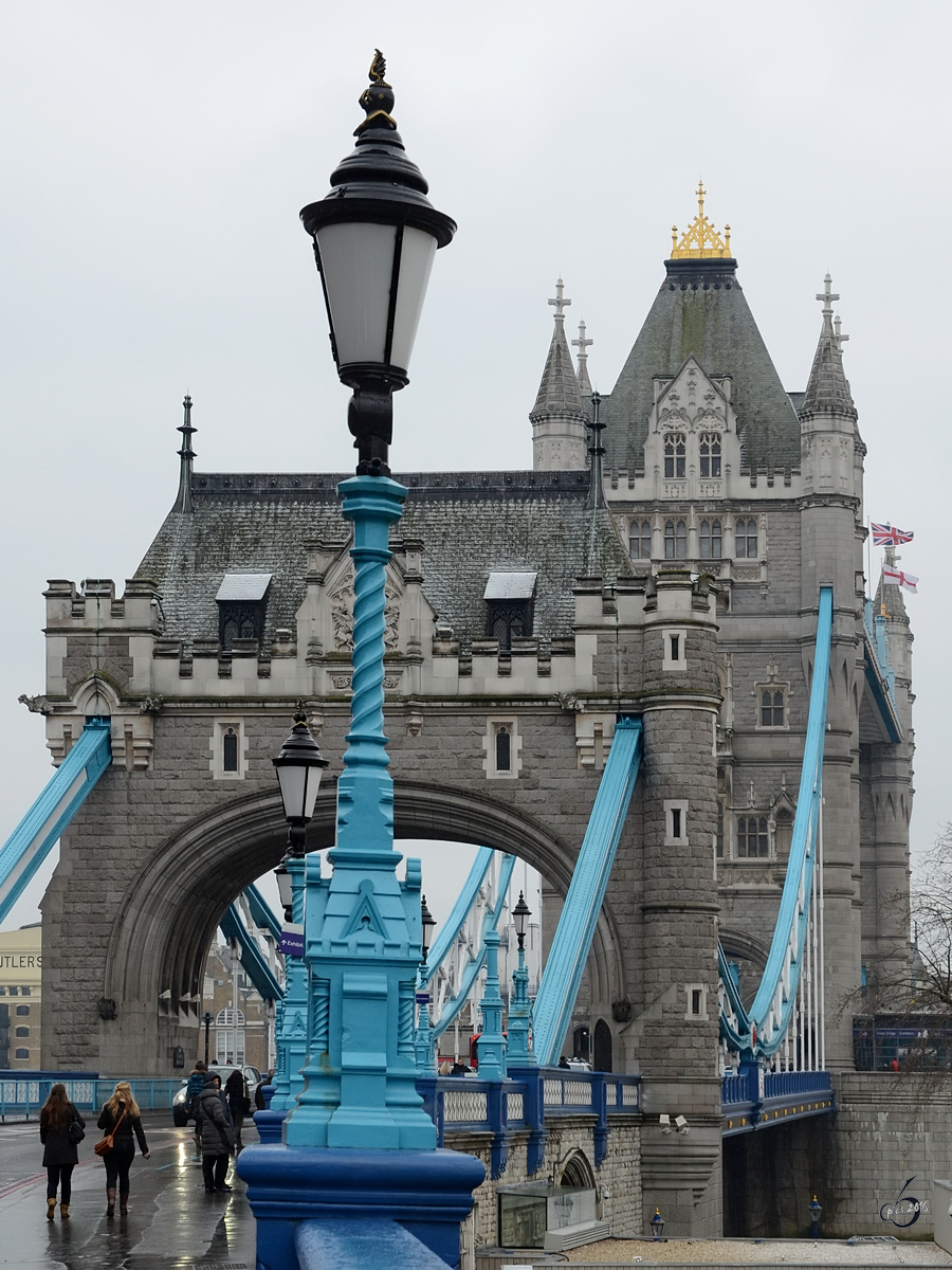 Unterwegs in Richtung Tower Bridge. (London, Mrz 2013)