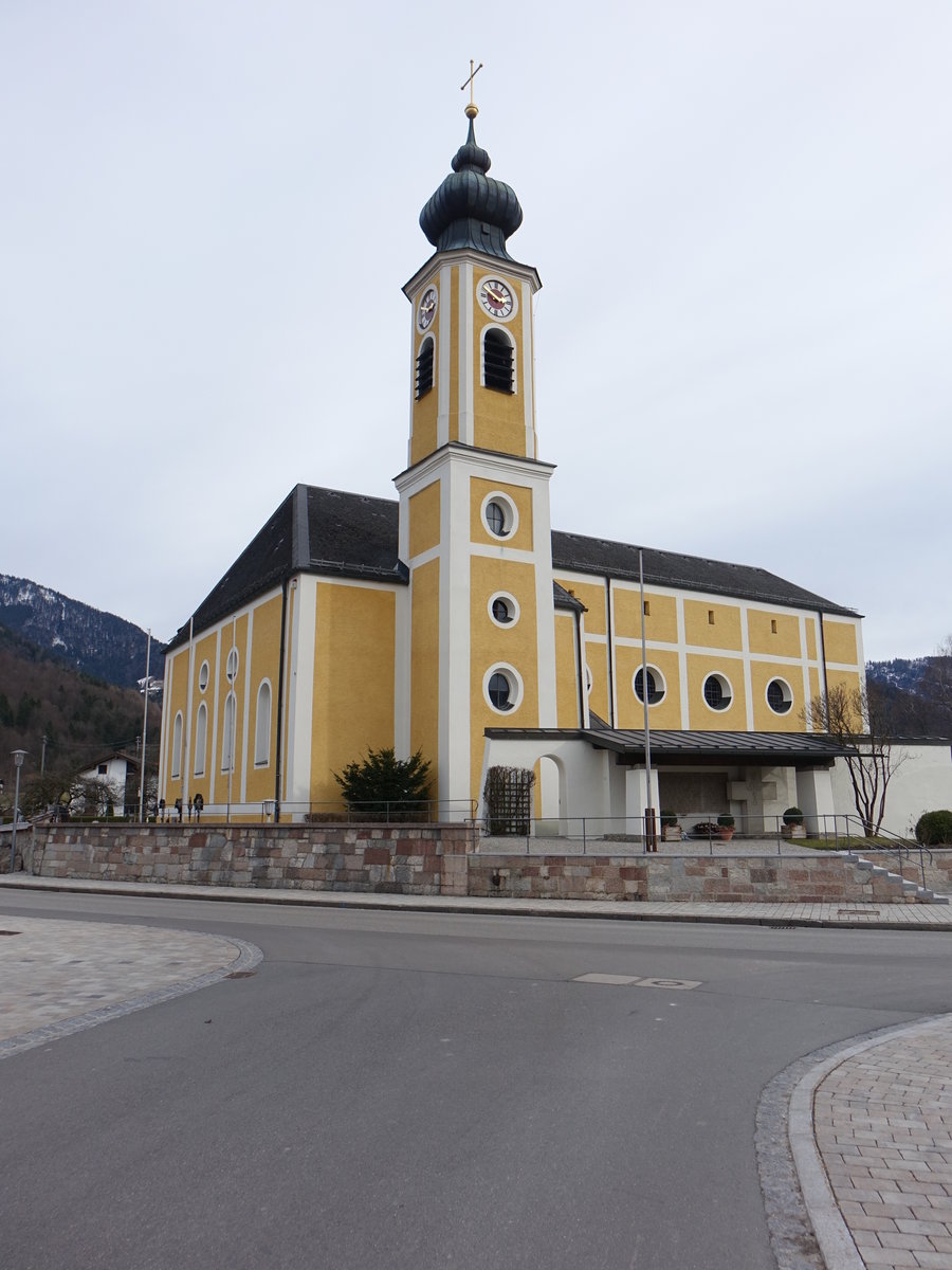 Unterwssen, Katholische Pfarrkirche St. Martin, erbaut 1780–83, Erweiterung nach Sden nach Plnen von Michael Steinbrecher (26.02.2017)