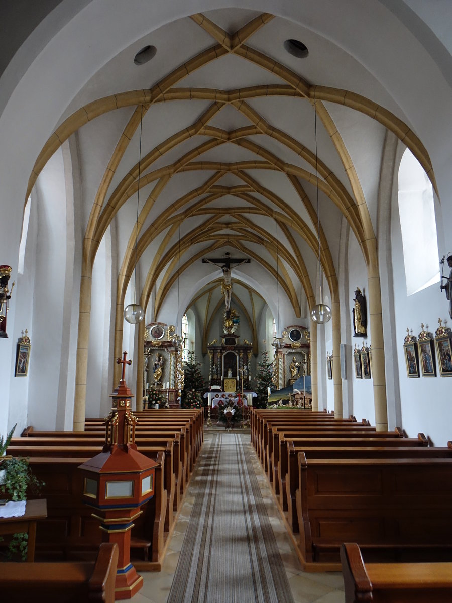 Unterzeitlarn, gotischer Innenraum der St. gidius Kirche (25.12.2016)