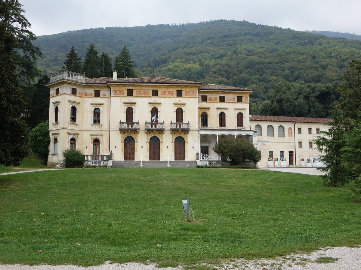 Valdobbiadene, Villa dei Cedri, Jugendstil, erbaut im 19. Jahrhundert (17.06.2019)