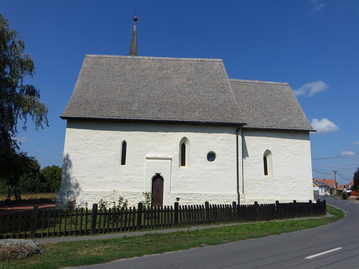 Vamosatya, Reformierte Kirche, frhgotisch erbaut im 13. Jahrhundert (07.09.2018)