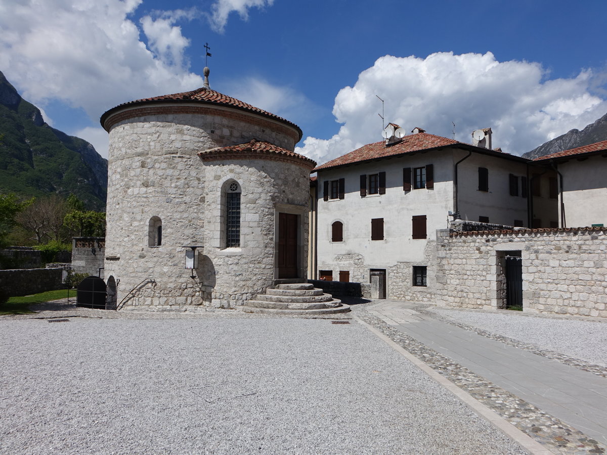 Venzone, romanische Kapelle San Michele in der Via Stella (05.05.2017)