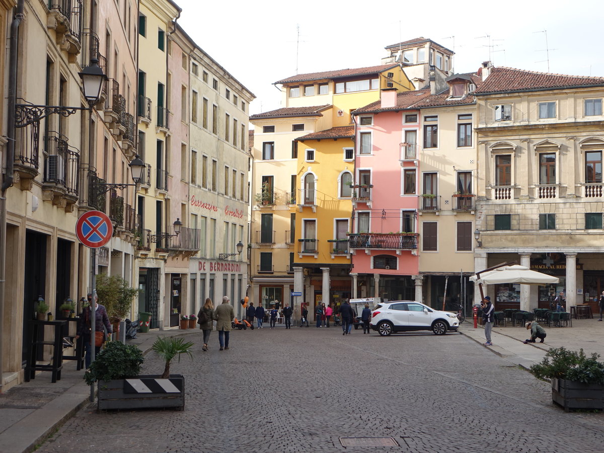 Vicenza, historische Gebude an der Piazza delle Erbe (28.10.2017)