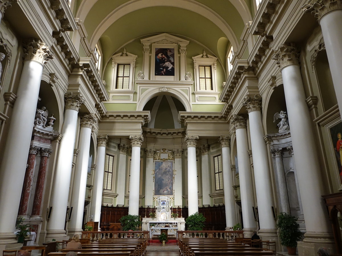 Vicenza, Innenraum mit korinthische Sulen in der Pfarrkirche San Gaetano (28.10.2017)