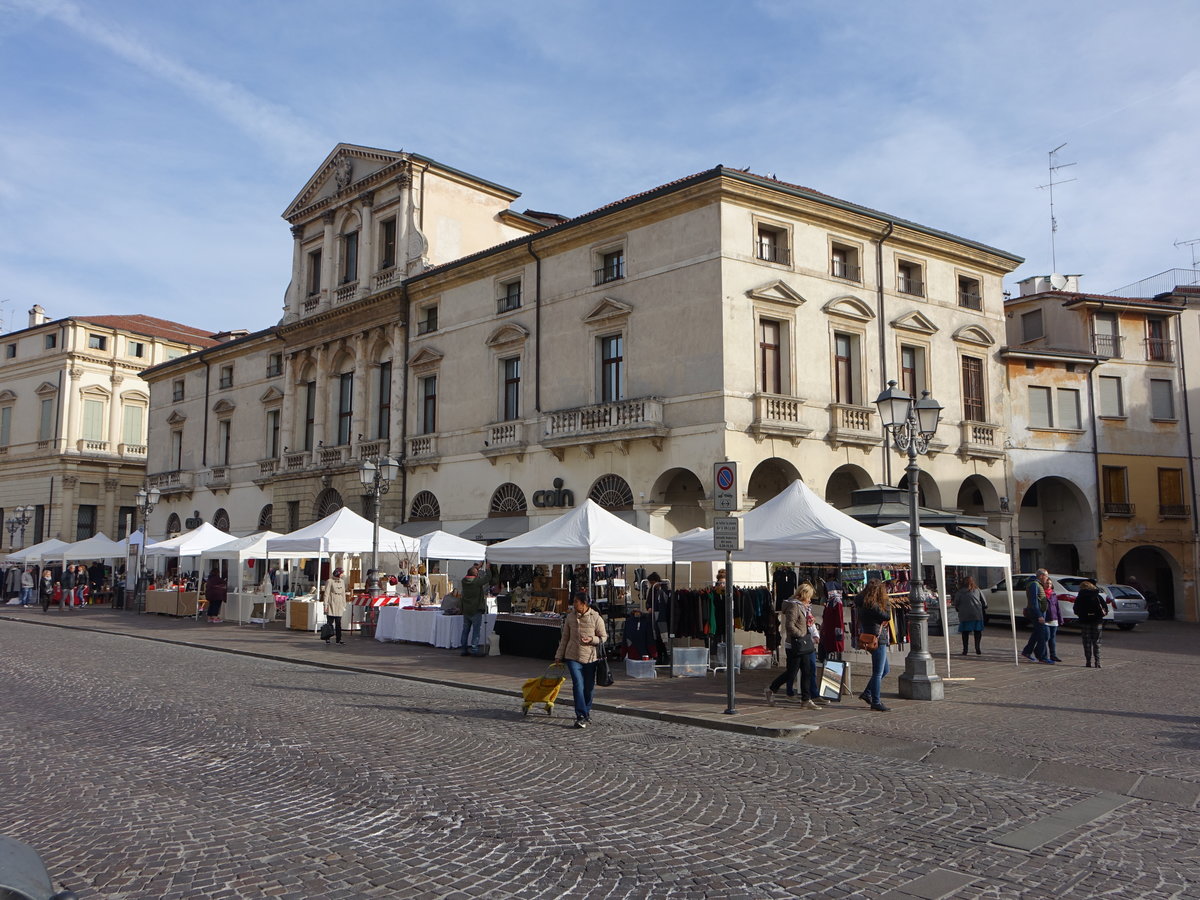 Vicenza, Palazzo Thiene aus der Frhrenaissance an der Piazza Castello (28.10.2017)