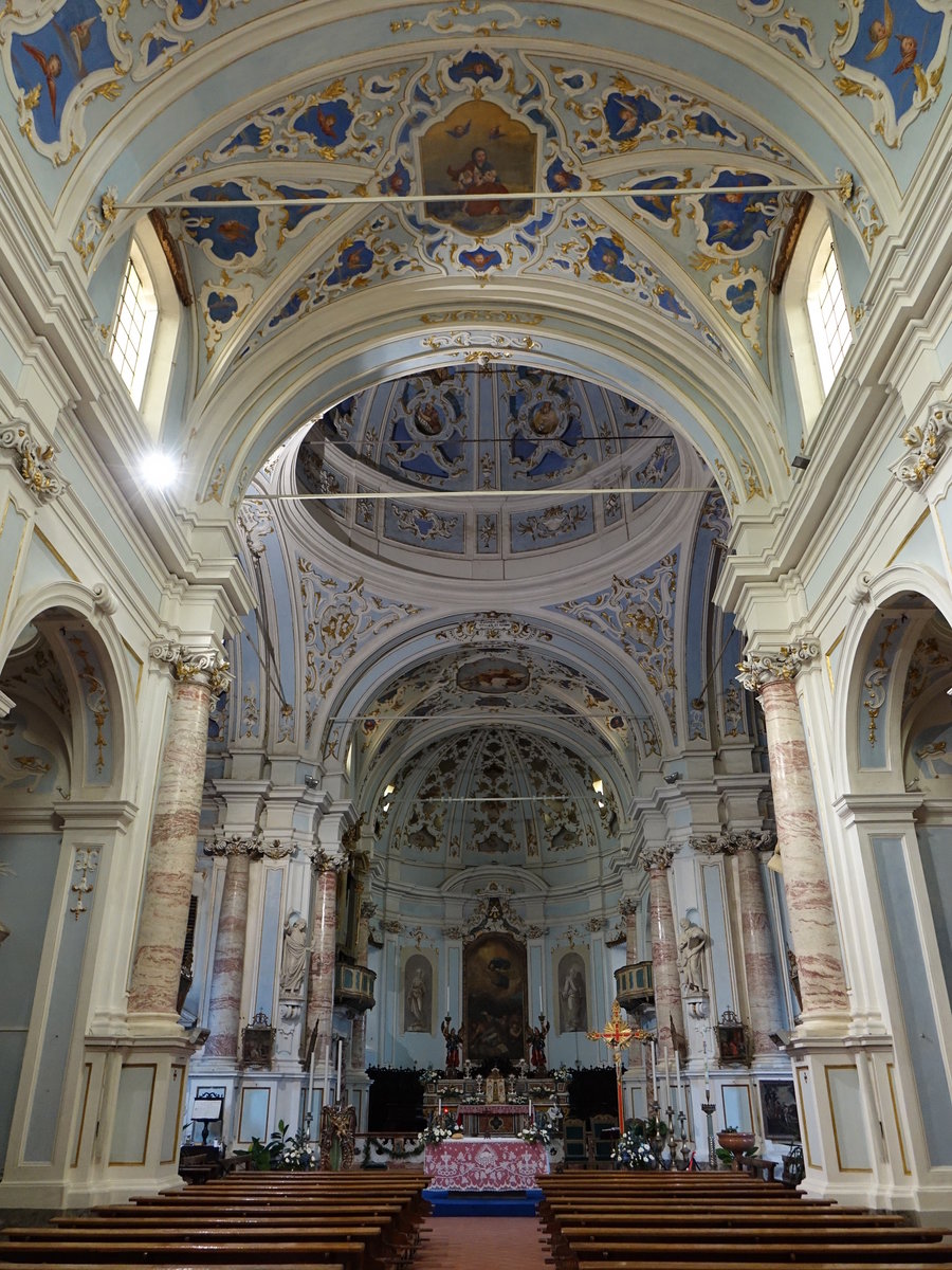 Villa Pasquali, Innenraum der St. Antonius Kirche (10.10.2016)