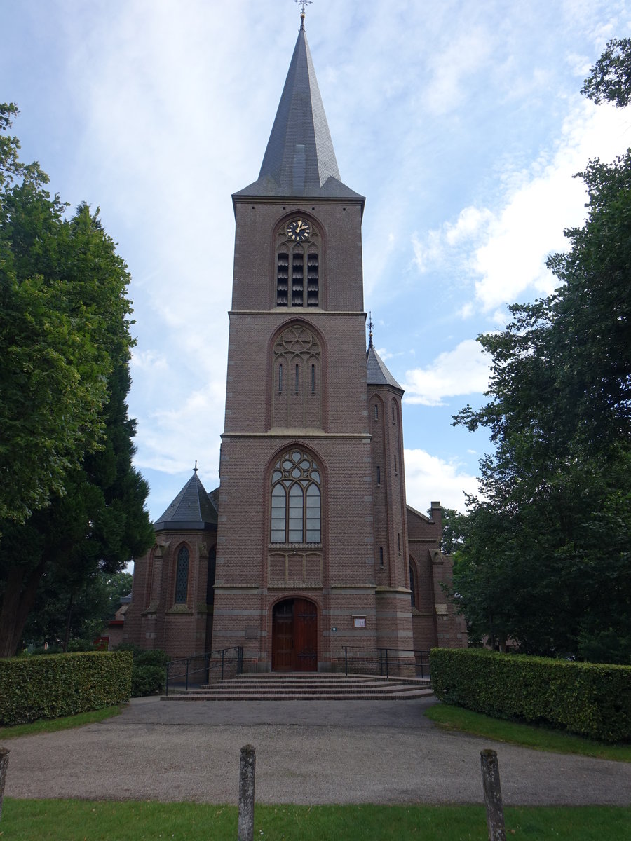 Vilsteren, kath. St. Willibrordus Kirche, erbaut bis 1897 durch Architekt J. Boerbooms (23.07.2017)