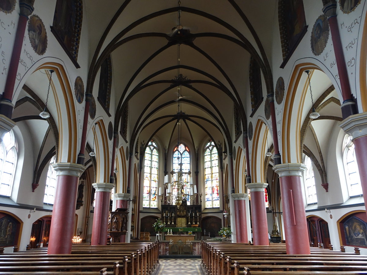 Vilsteren, neugotischer Innenraum der kath. St. Willibrordus Kirche (23.07.2017)
