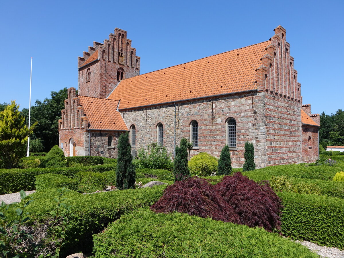 Viskinge, evangelische Kirche, erbaut im 13. Jahrhundert (17.07.2021)