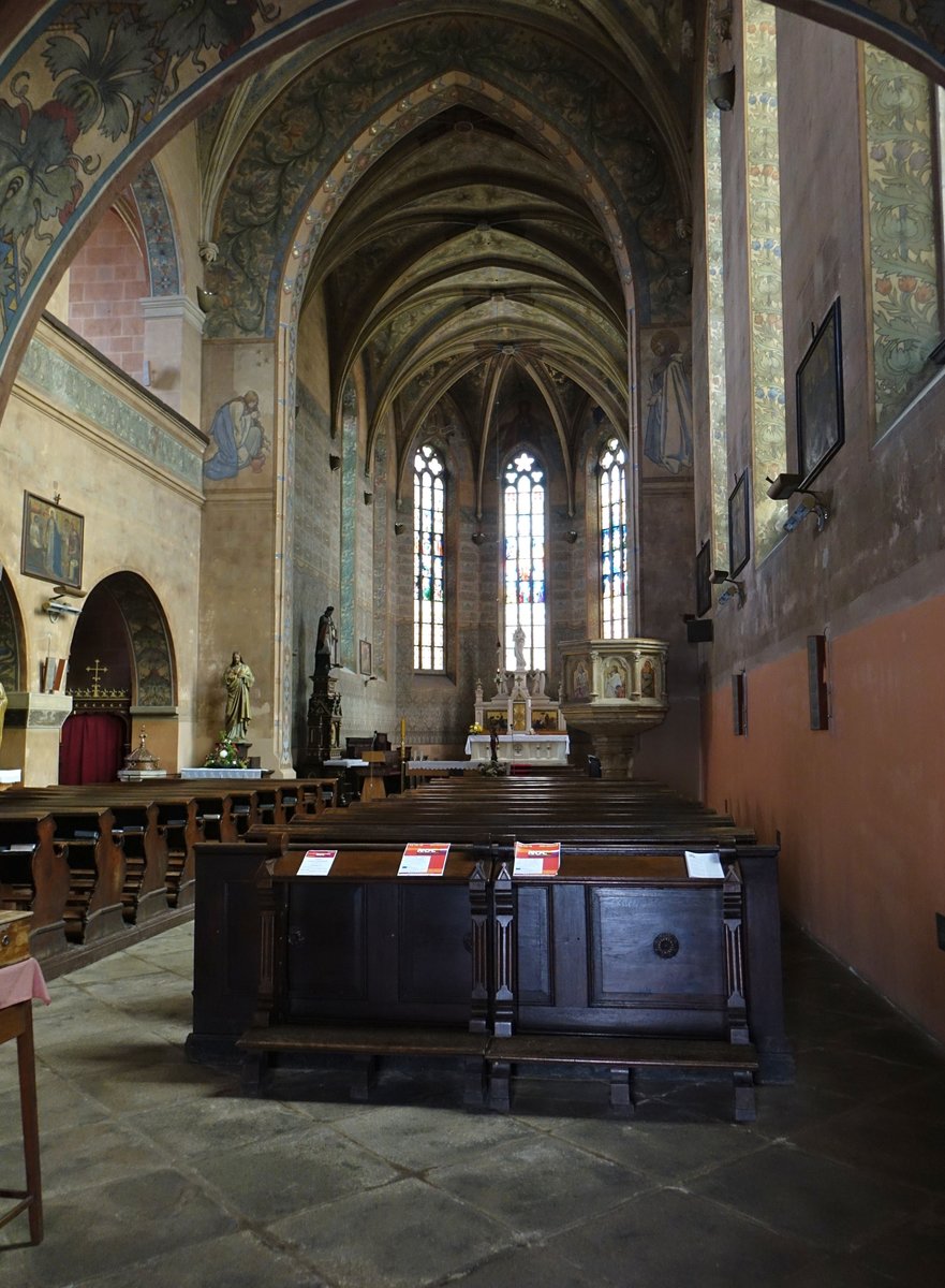 Vodnany, neugotischer Innenraum der Pfarrkirche Maria Geburt (25.05.2019)