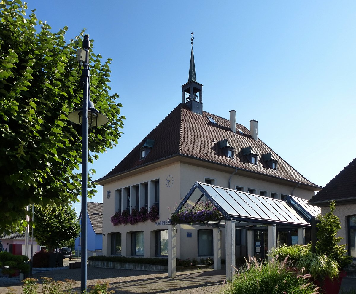 Volgelsheim, das Rathaus der ca.2500 Einwohner zhlenden Gemeinde bei Neu Breisach (Neuf Brisach), Aug.2017