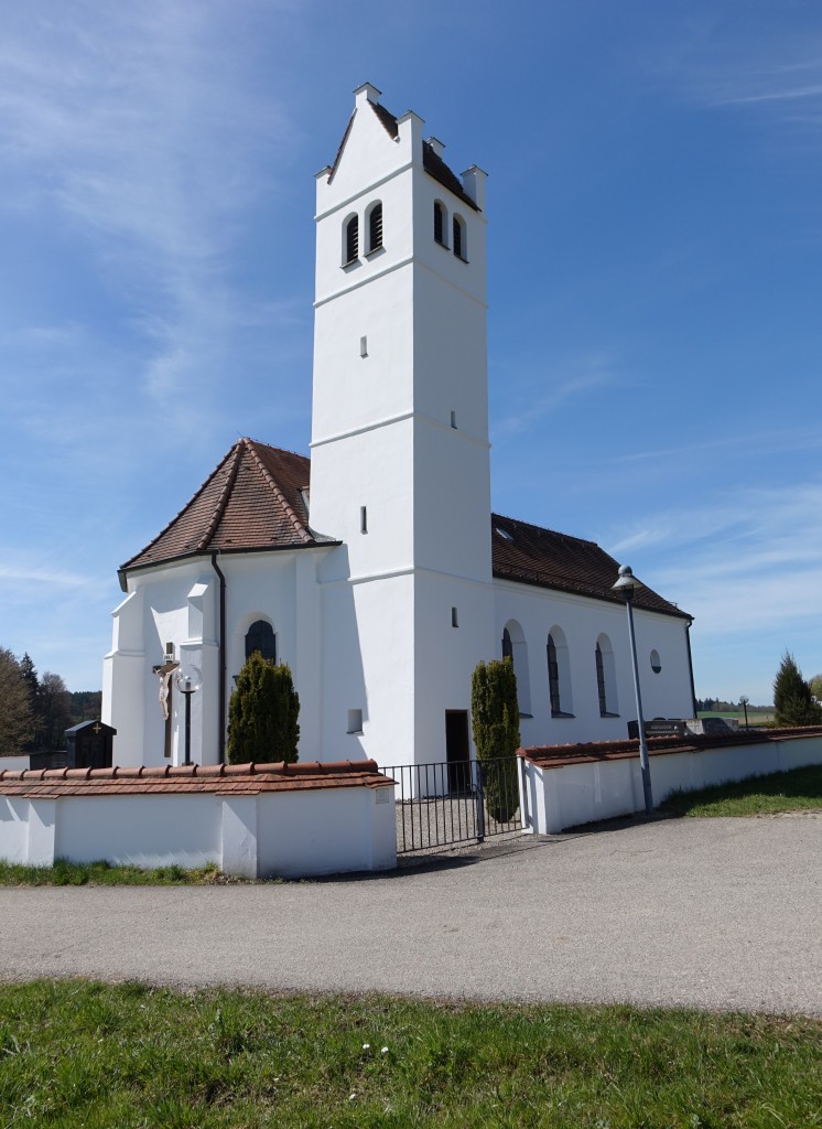 Volkersdorf, Katholische Filialkirche St. Vitus, verputzte Saalkirche mit leicht eingezogenem Polygonalchor mit Strebepfeilern, erbaut im 14. Jahrhundert, 1702 barock verndert, verlngert 1848 (15.04.2015)