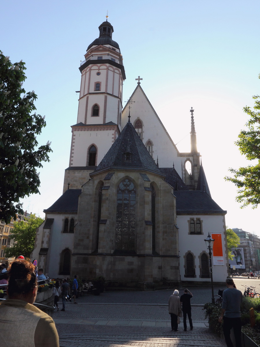 Von der Thomasgasse aus gesehen: Thomaskirche in Leipzig am 07. Mai 2016