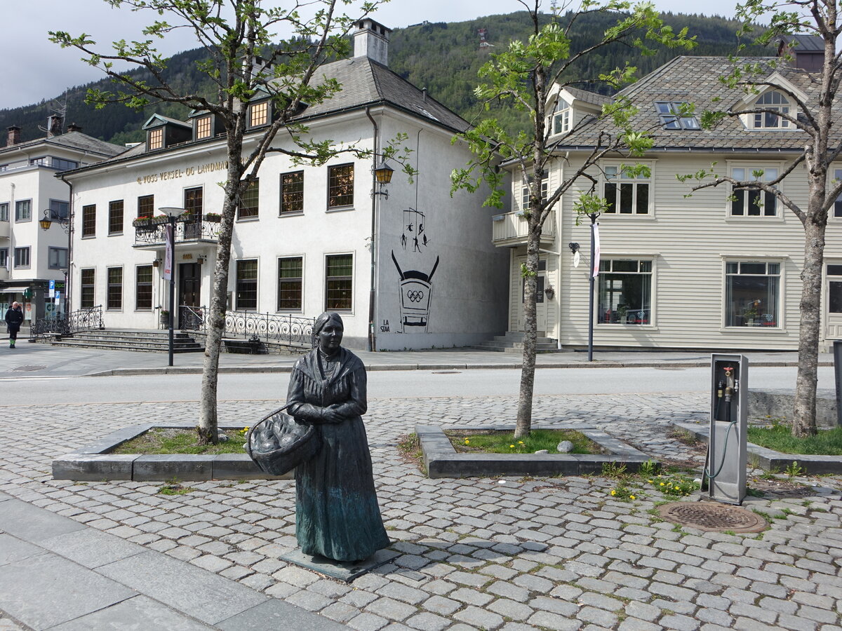 Voss, Simsons Margreta Denkmal in der Vangsgata Strae (26.05.2023)