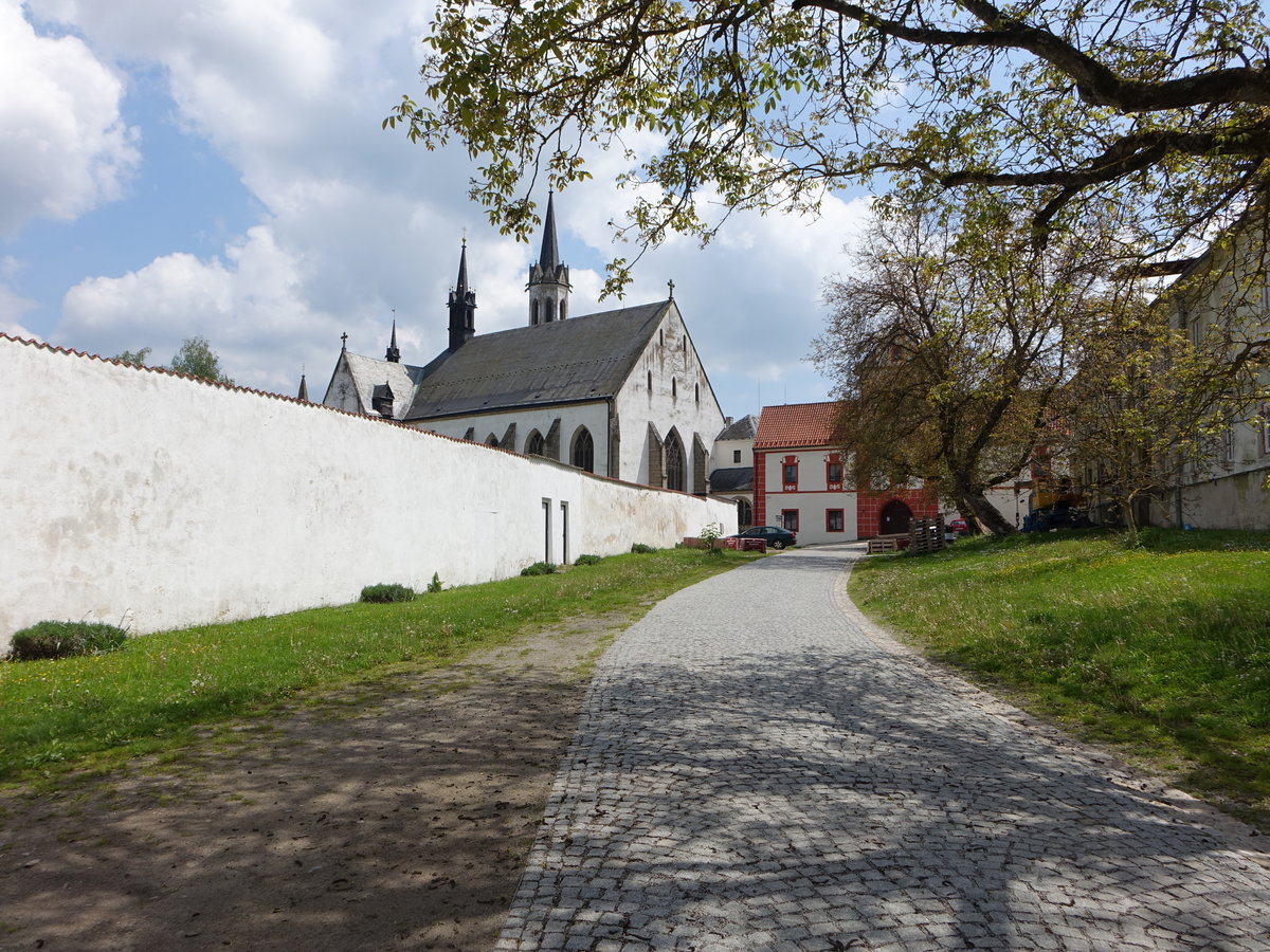 Vyssi Brod/Hohenfurt, Klosterkirche Maria Himmelfahrt und Klostergebude (26.05.2019)