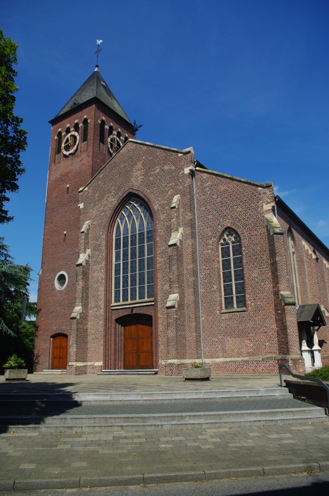 Waldenrath, St. Nikolaus Kirche, erbaut von 1898 bis 1900 durch Lambert von Fisenne (04.08.2011)