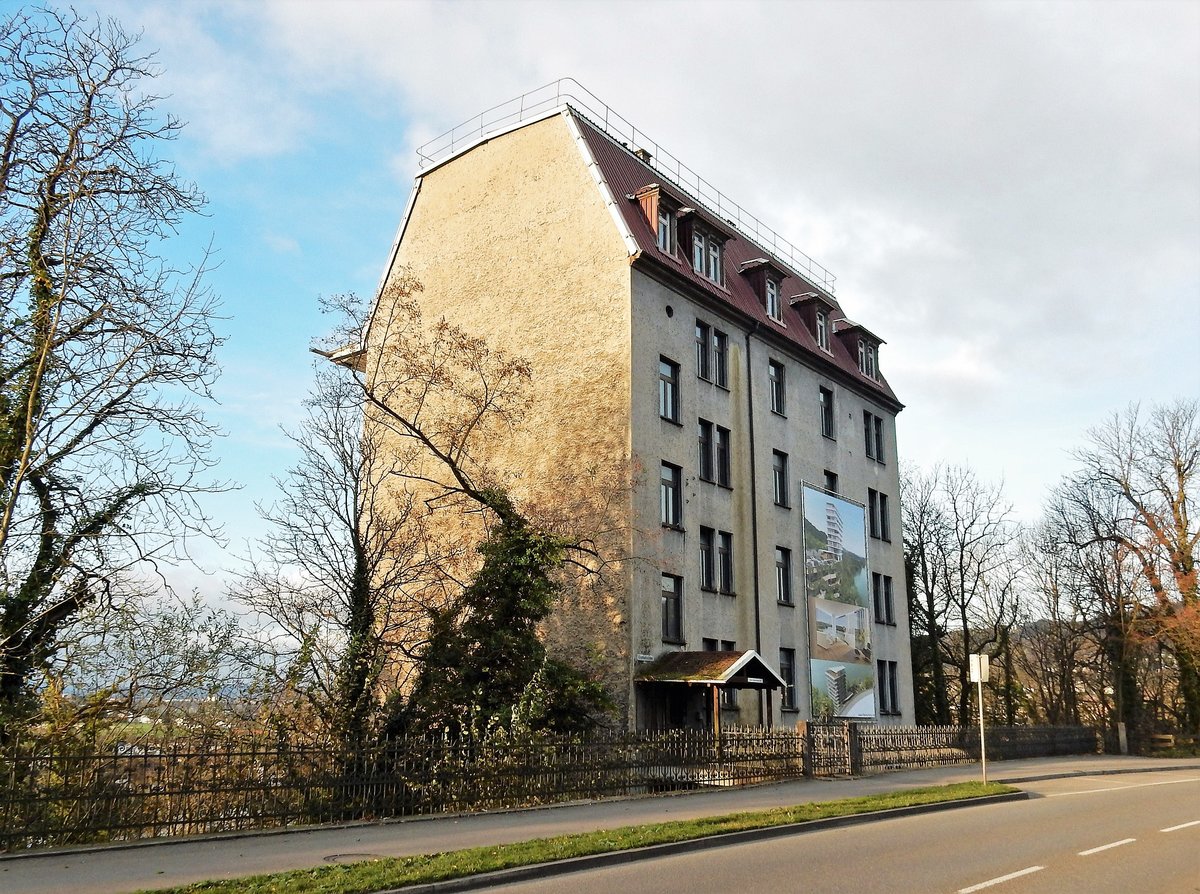 Waldshut, Eisenbahnstrae 1, das “Rheinschloss”, Baujahr 1900. Seit 2002 ungenutzt - 22.12.2014