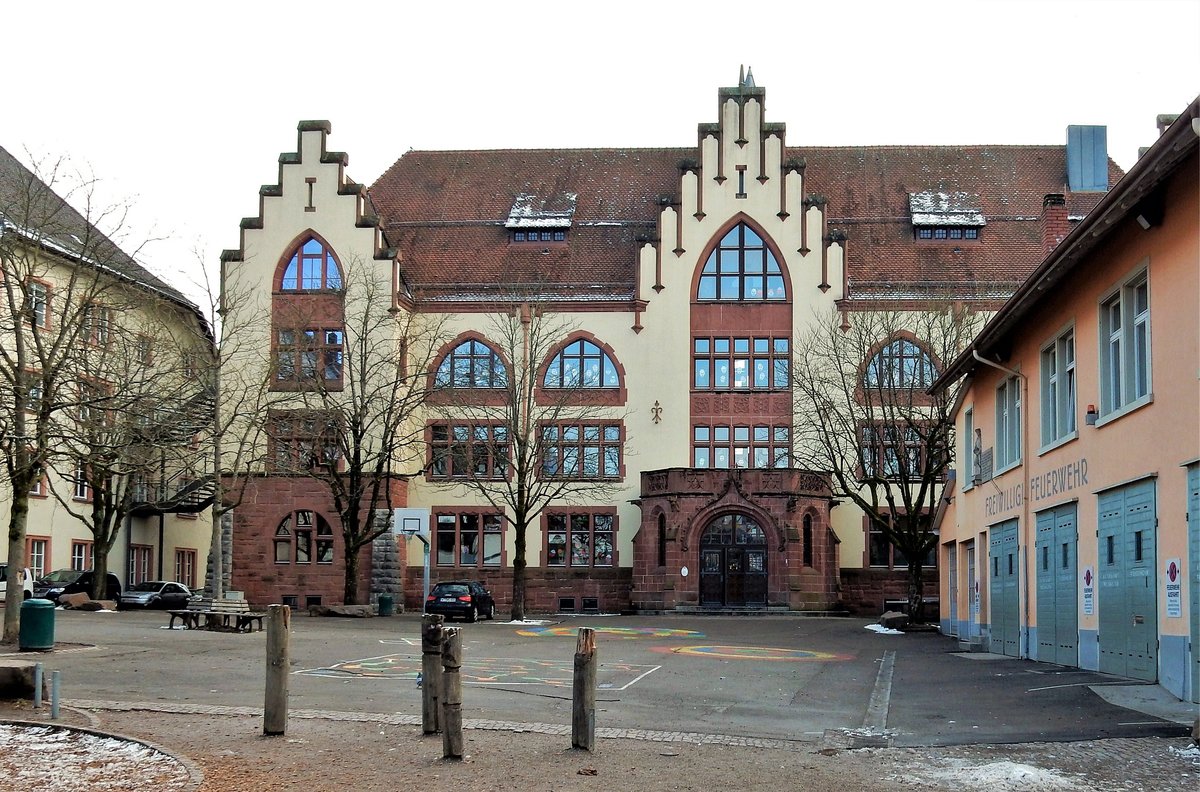 Waldshut, Johannisplatz 1, Heinrich-Hansjakob-Schule (Grund- und Hauptschule), 1906 im neugotischen Stil erbaut - 03.02.2015