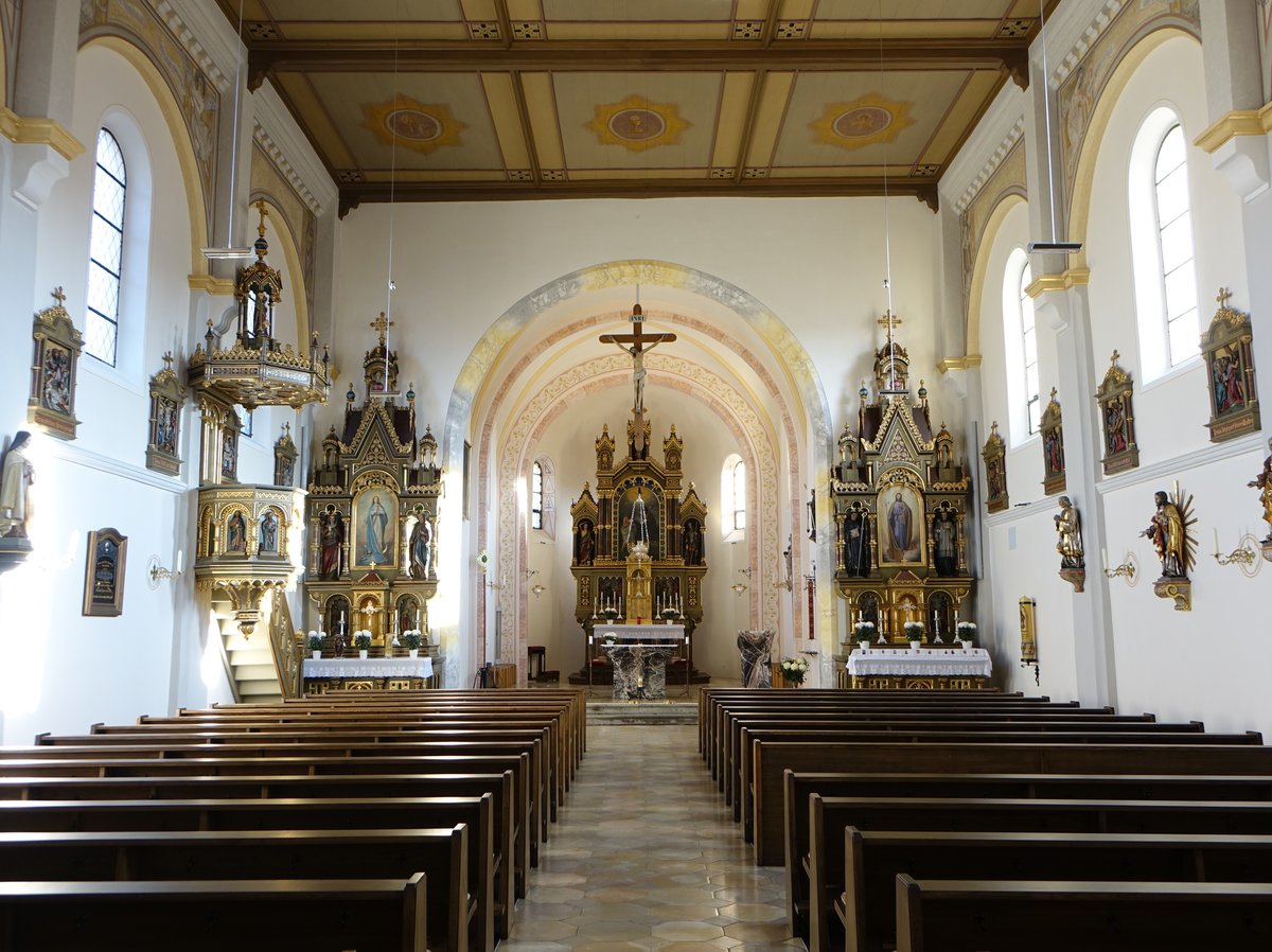 Wallerfing, Innenraum der kath. Pfarrkirche St. Johannes der Tufer (14.11.2016)